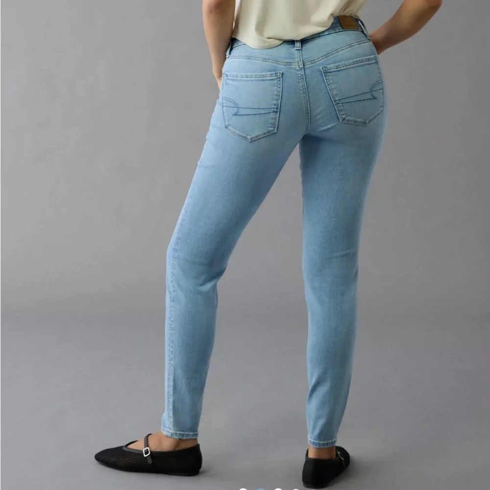 American Eagle Next Level Curvy High-Waisted Jegging - Picture 2 of 13